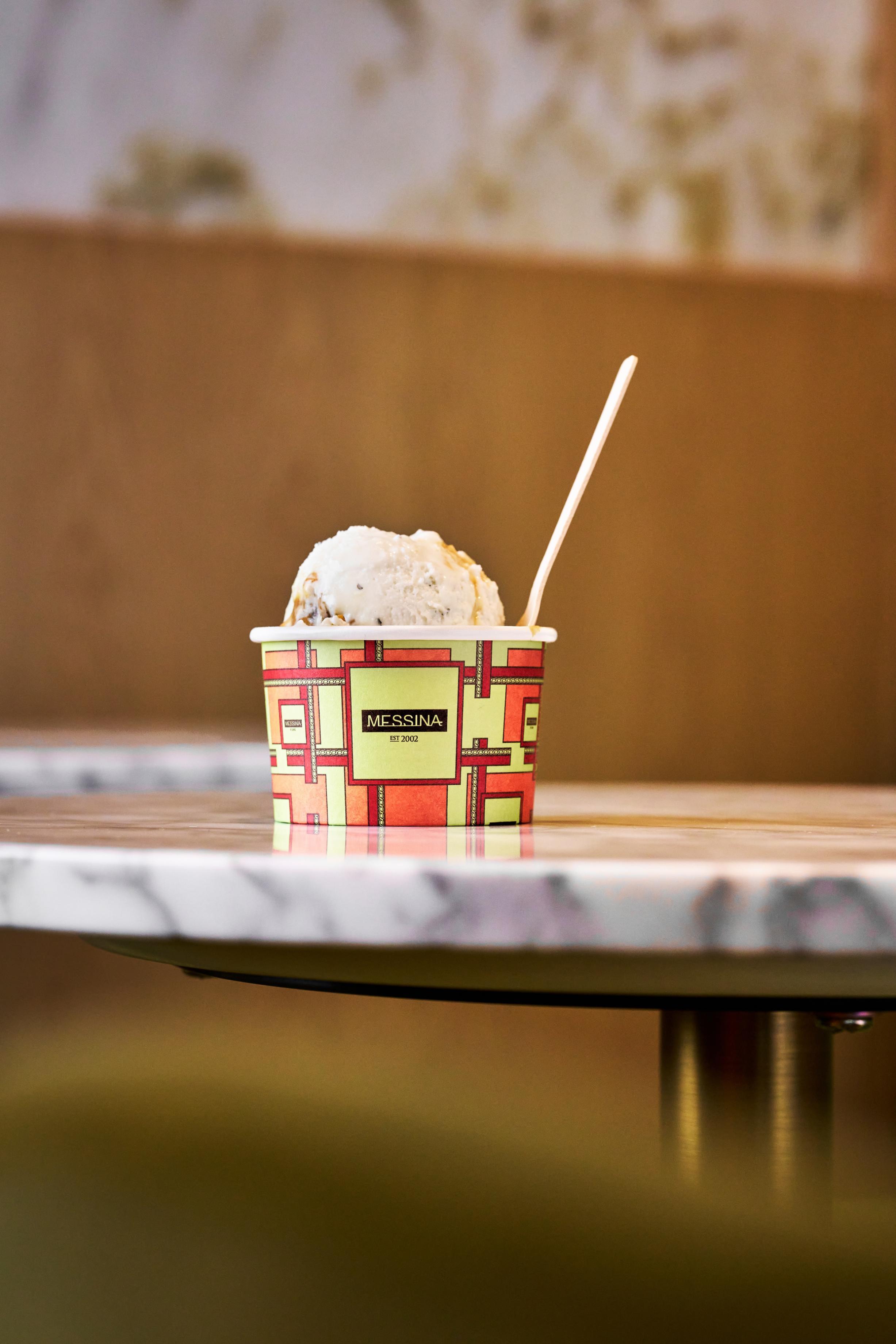 芝麻椰絲椰子意式雪糕配麥芽糖蔥