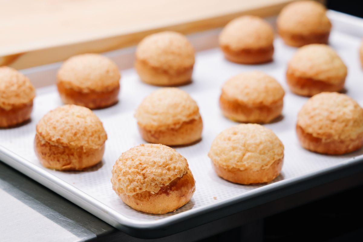 酥皮混合椰絲焗後更香脆。