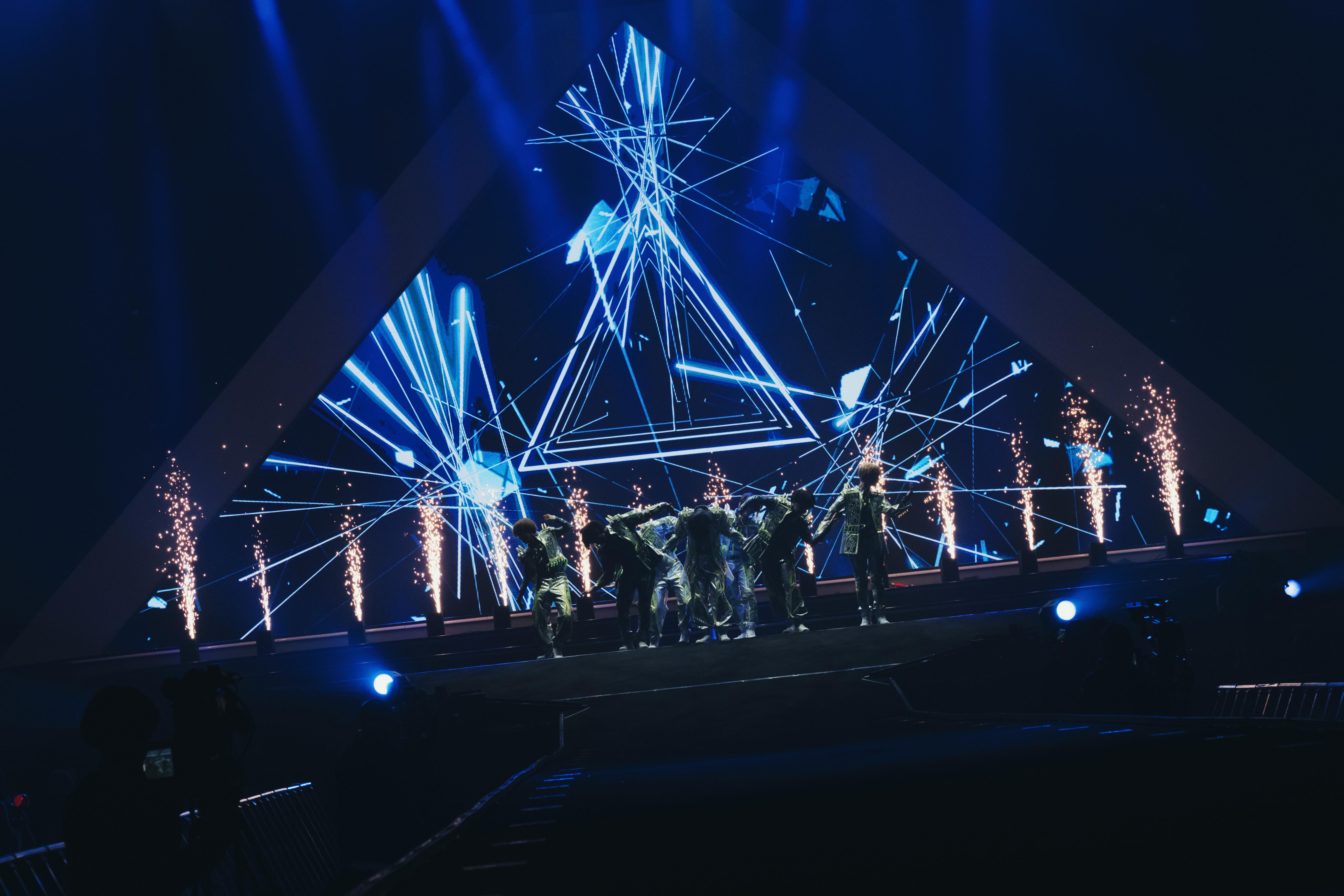 浪花男子使盡渾身解數滿足港迷。