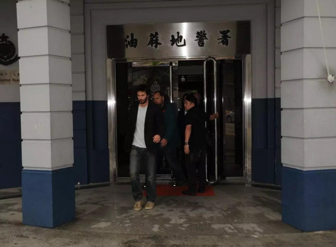 舊油麻地警署曾經是不少電影的取景地,因而吸引中外影人的目光。圖為2011年11月,影星李洛李維斯(Keanu Reeves)來港為其執導處女作《太極俠》選角時,曾到訪舊油麻地警署。(網上圖片)