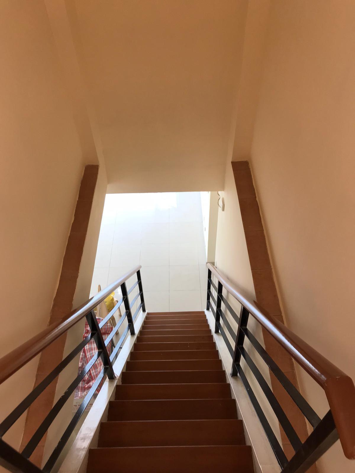 經單位內置的樓梯,可直達天台。(代理提供)