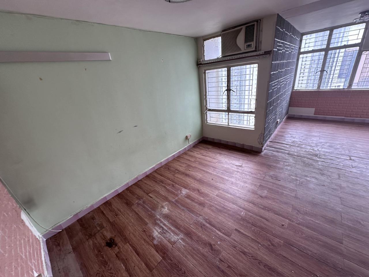 單位裝修雖略舊,但間隔十分實用,大廳闊落光猛。(代理提供)