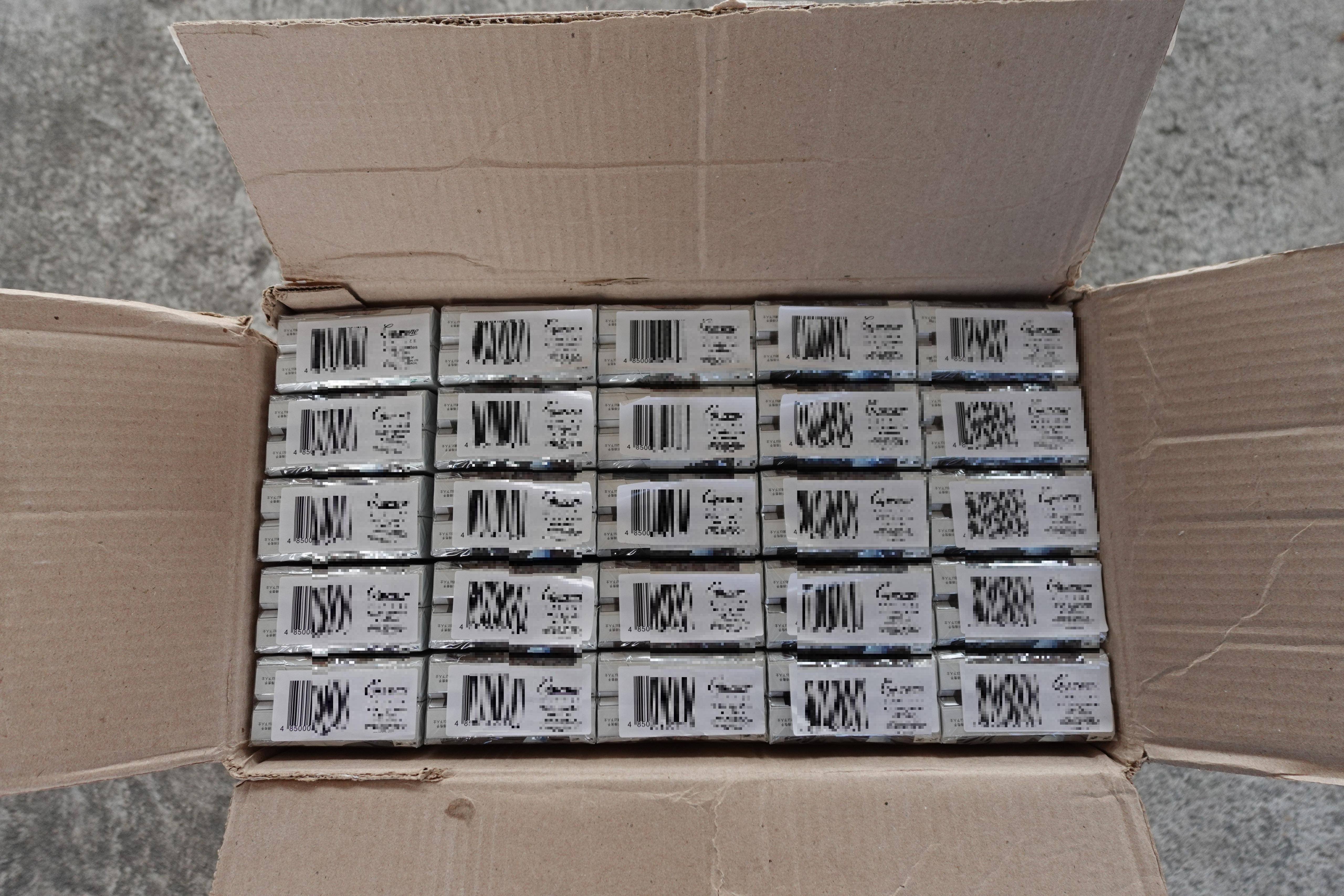 水警聯同香港海關在西貢和赤柱一帶進行反走私行動,偵破兩宗走私案件。(警方圖片)