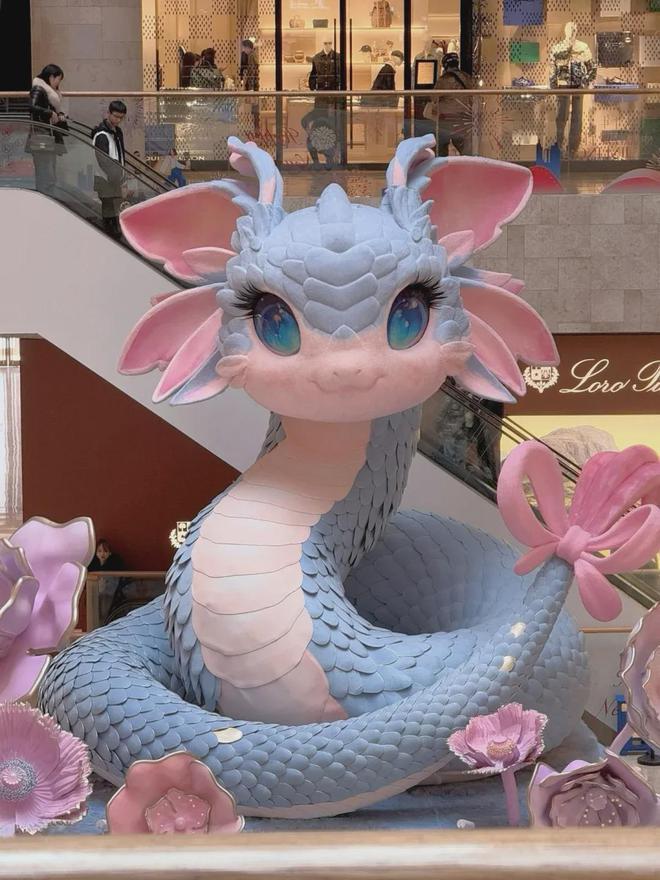 南京蛇寶吉祥物,眼睛水汪汪。