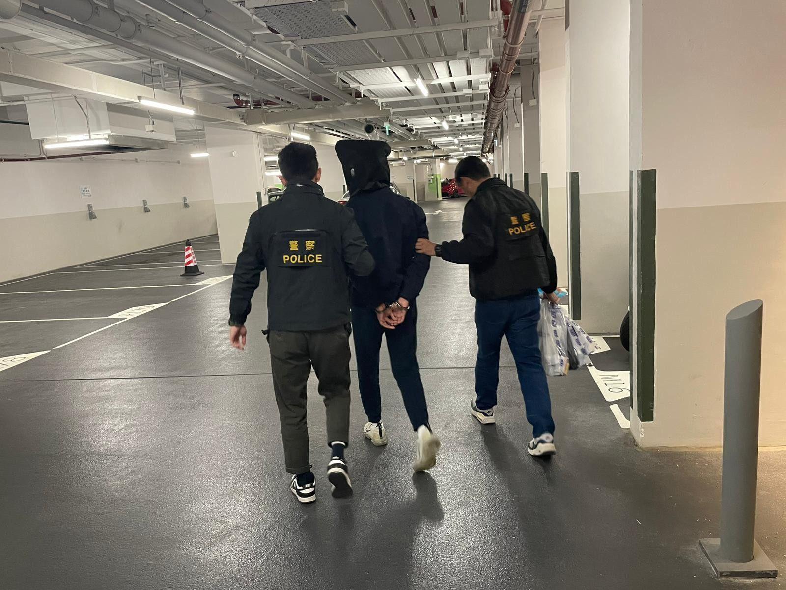 黑幫誘外傭開傀儡戶口出售,洗黑錢7400萬元21人被捕。(警方圖片)