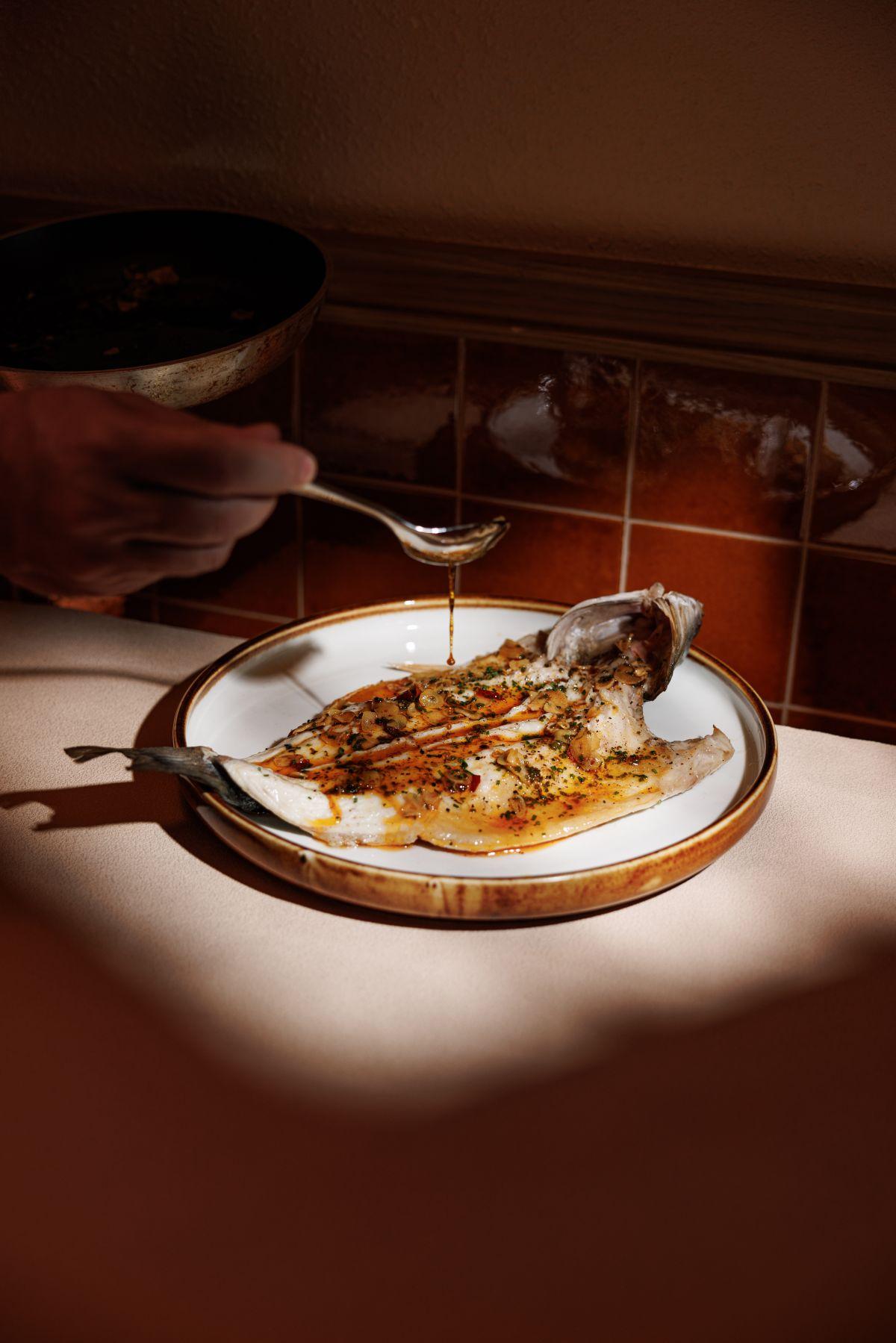 西班牙全條海鱸魚 $560