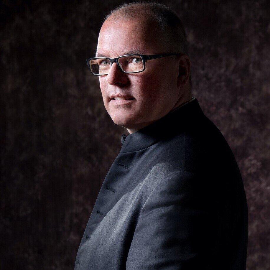 芬克(Stefan Vinke)演唱的《齊格菲》赫赫有名,亦是現今少數經常演唱華格納所有劇目的男高音。