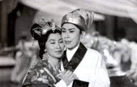 不少粵劇名伶曾經在新光戲院演出,包括白雪仙(左)和任劍輝(右)。(網上圖片)