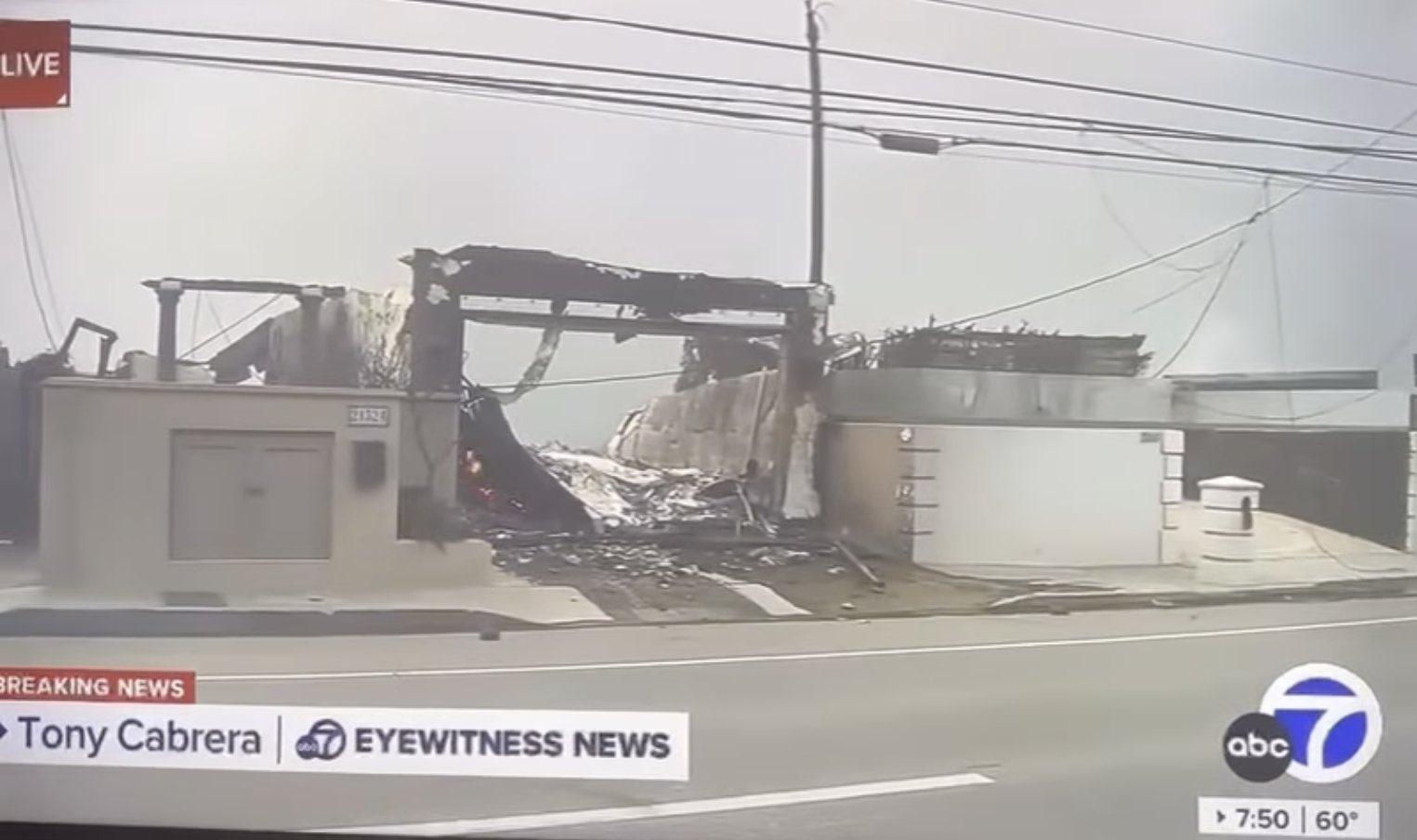 據悉Paris Hilton在睇電視時,看見自己在Malibu的家受山火波及。