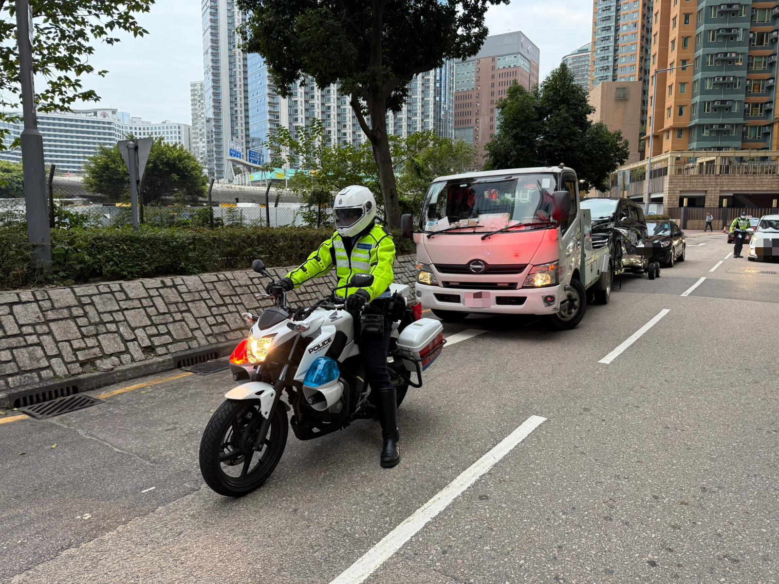 共發出逾1200張「牛肉乾」拖12車。(警方圖片)