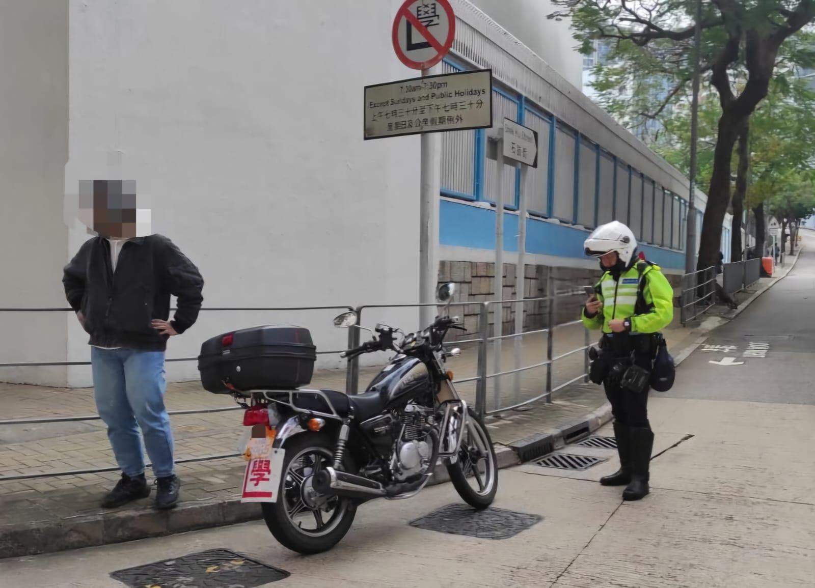 打擊違例學習駕駛者,發出定額罰款通知書。(警方圖片)