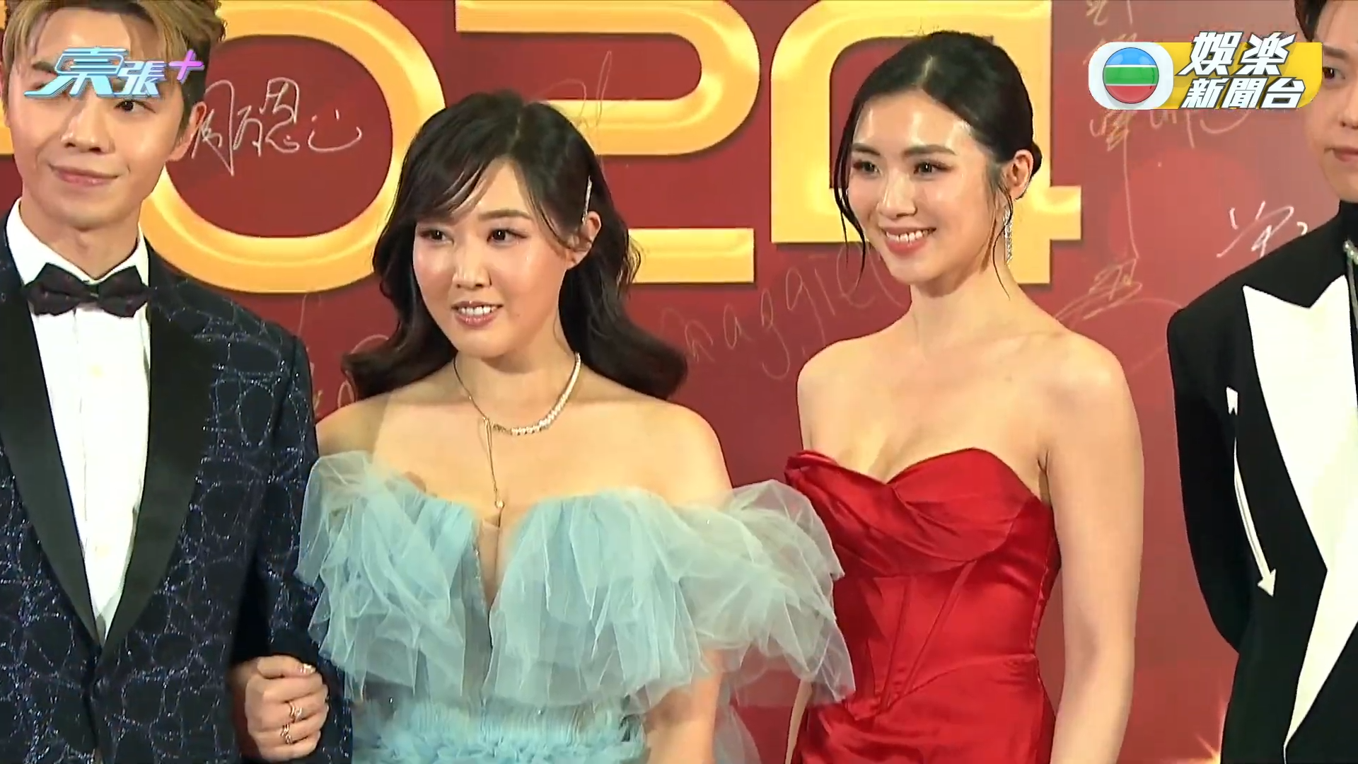 林秀怡的晚裝是多層設計,而且非常「蓬鬆」又「大嚿」。