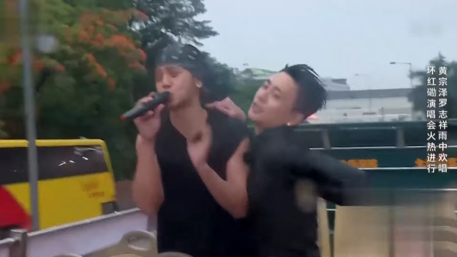 黃宗澤於《極限桃戰》中與羅志祥開「巡迴」演唱會,但撞正落大雨,拍出來的效果狼狽得來又好笑。