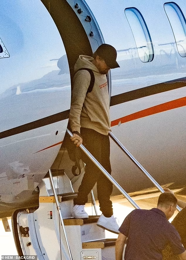 里安納度被發現乘私人飛機逃出洛杉磯。(網上圖片)