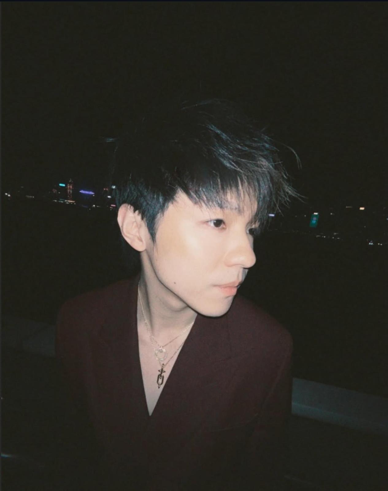 Ian於尖沙咀出席倒數活動,希望今年巡唱順利。