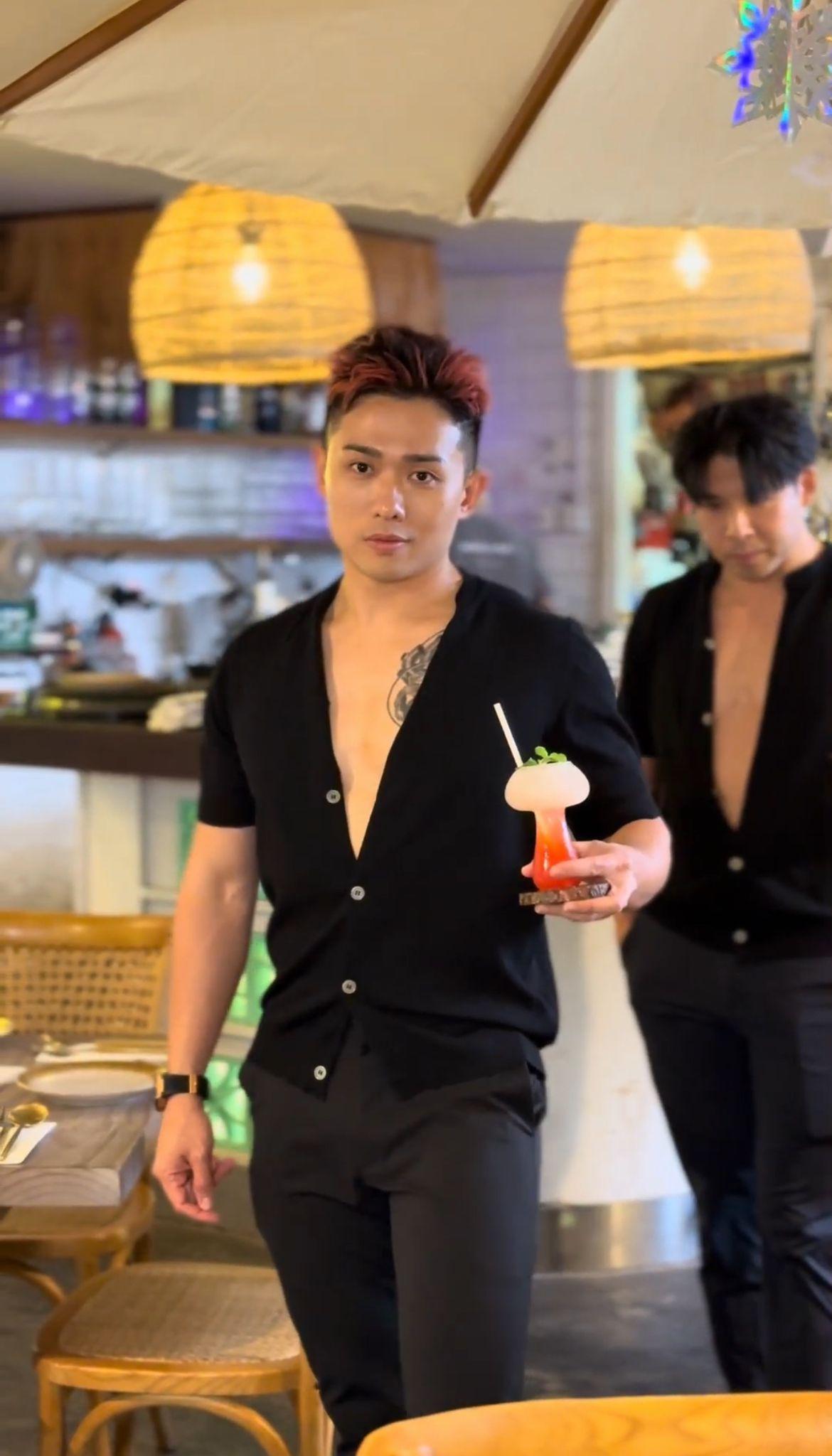 「肌尾酒服務」由猛男侍應為選購雞尾酒的客人提供侍酒服務。