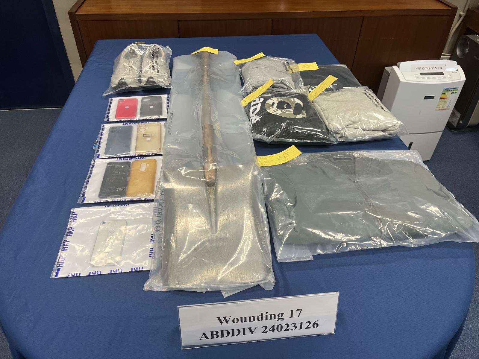 警方檢獲一批證物,包括犯案時的衣着。