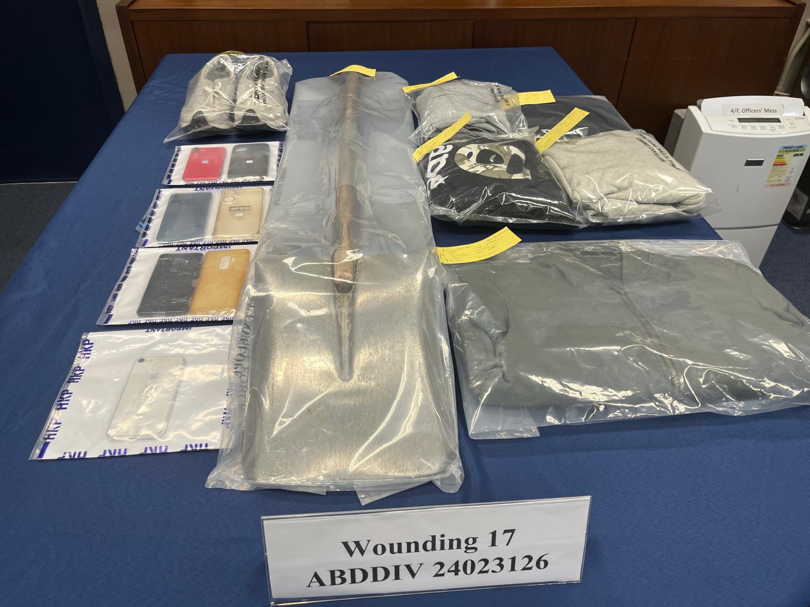 警方檢獲一批證物,包括犯案時的衣着。