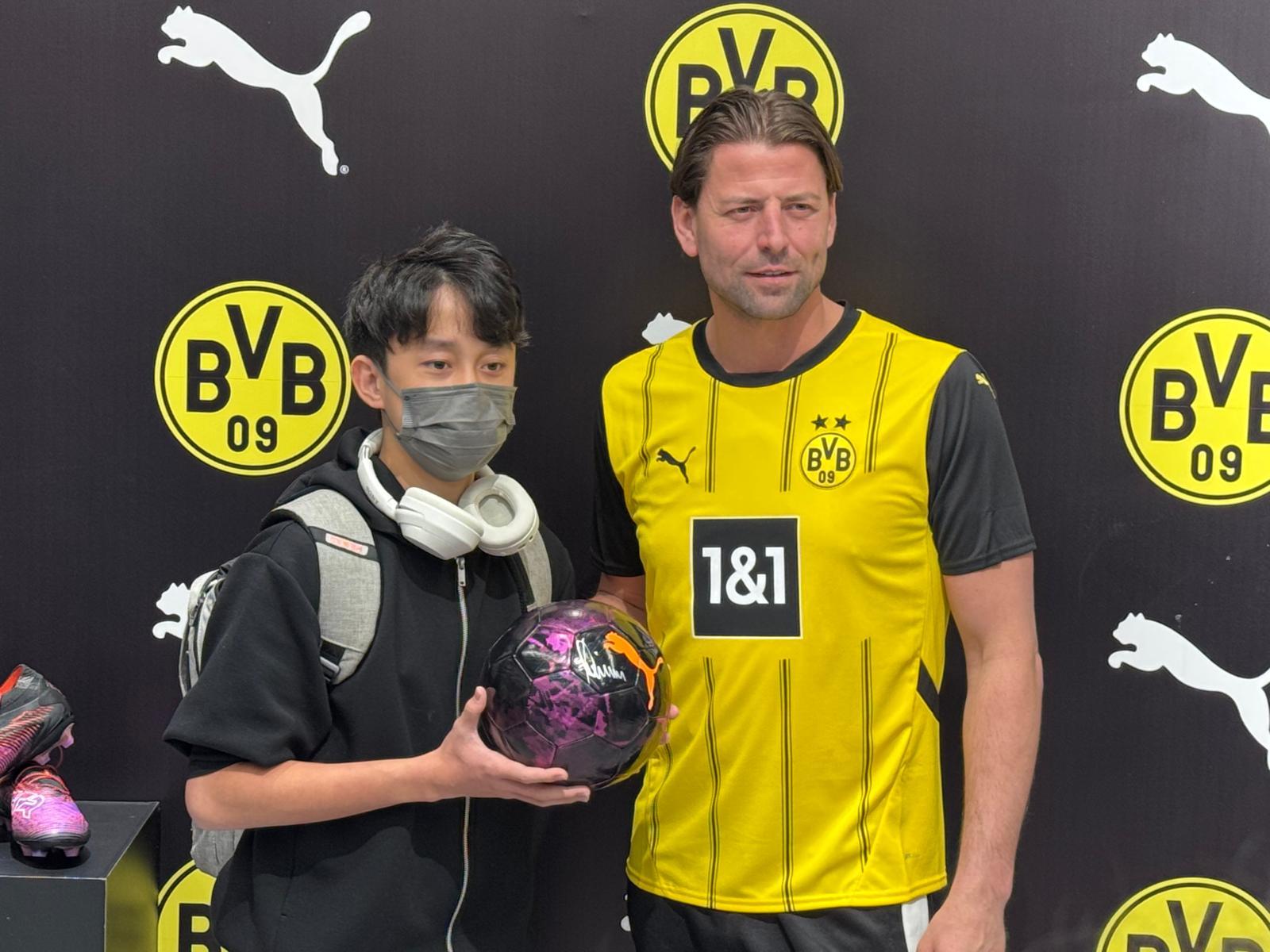 見面會後,維丹費拿與現場球迷進行互動,並為他們簽名和合照留念。