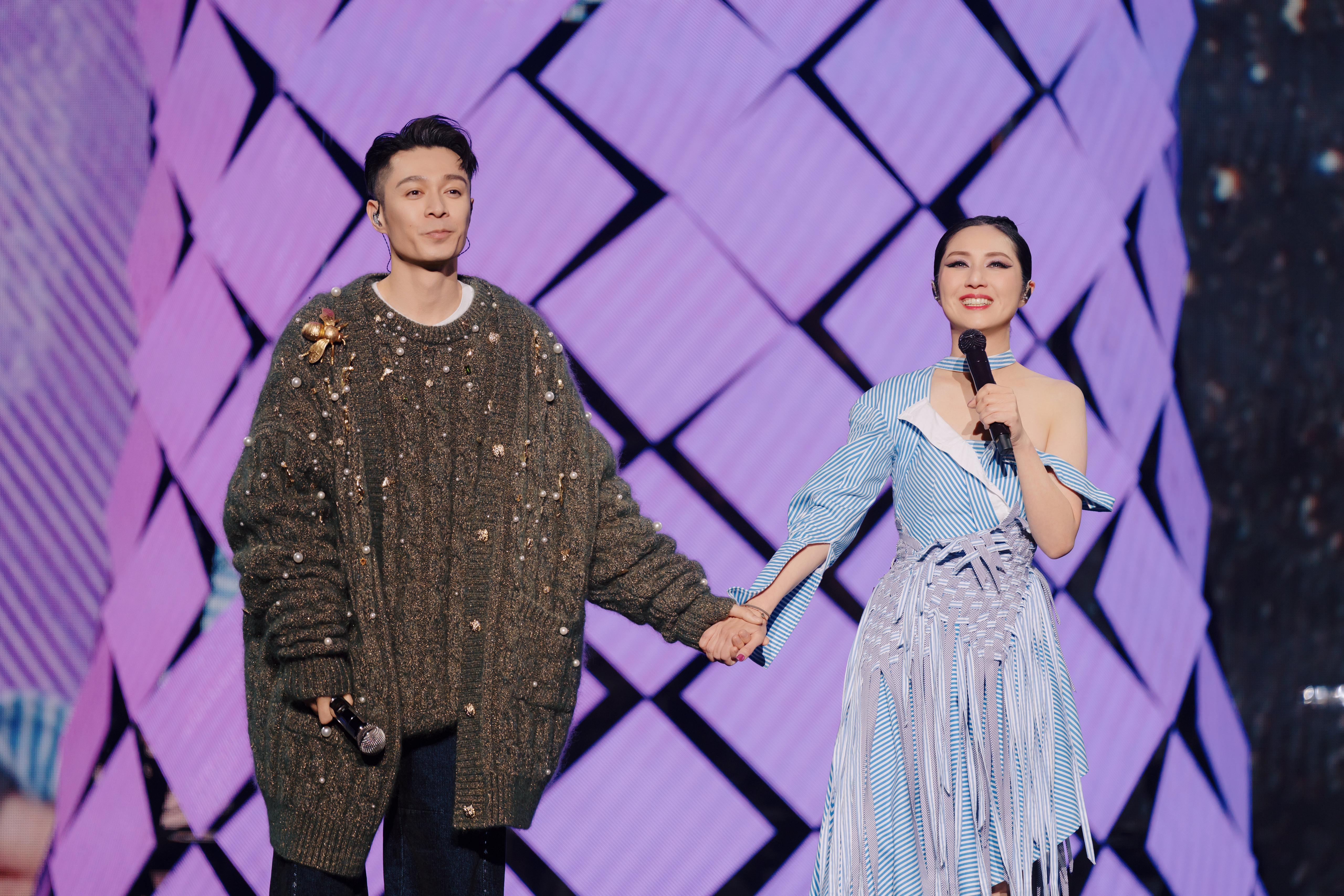 周柏豪台上表示,十年來一直記住千嬅教他的說話。