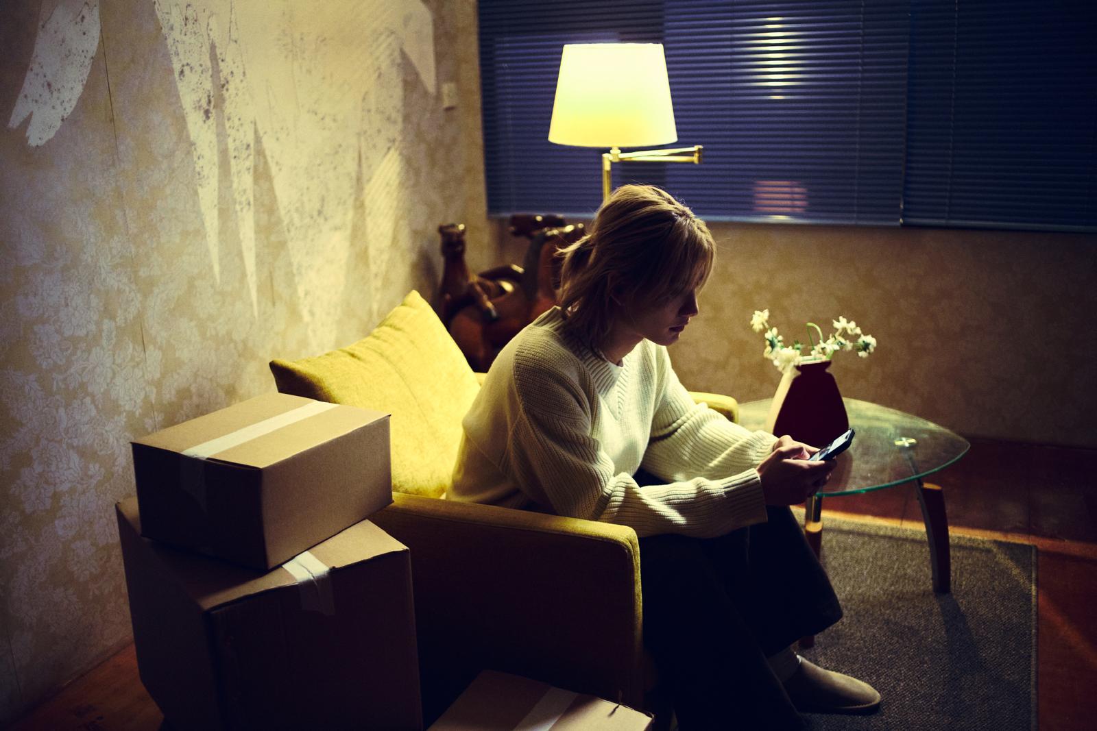 李駿傑Jeremy特地看愛情電影及劇集,從中取經拍新歌《活》的虐心MV。