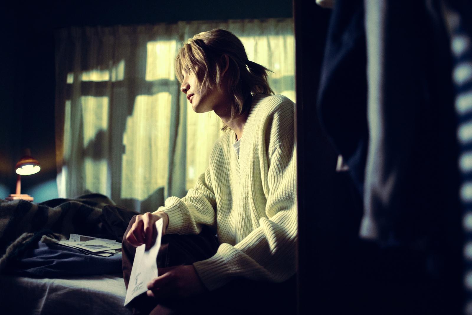 李駿傑Jeremy特地看愛情電影及劇集,從中取經拍新歌《活》的虐心MV。