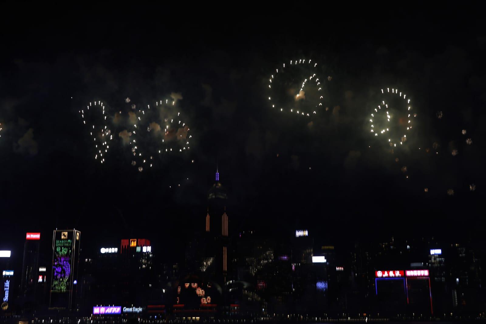 不少市民表示不知道哪個是所謂的熊貓圖案。(林俊源攝)