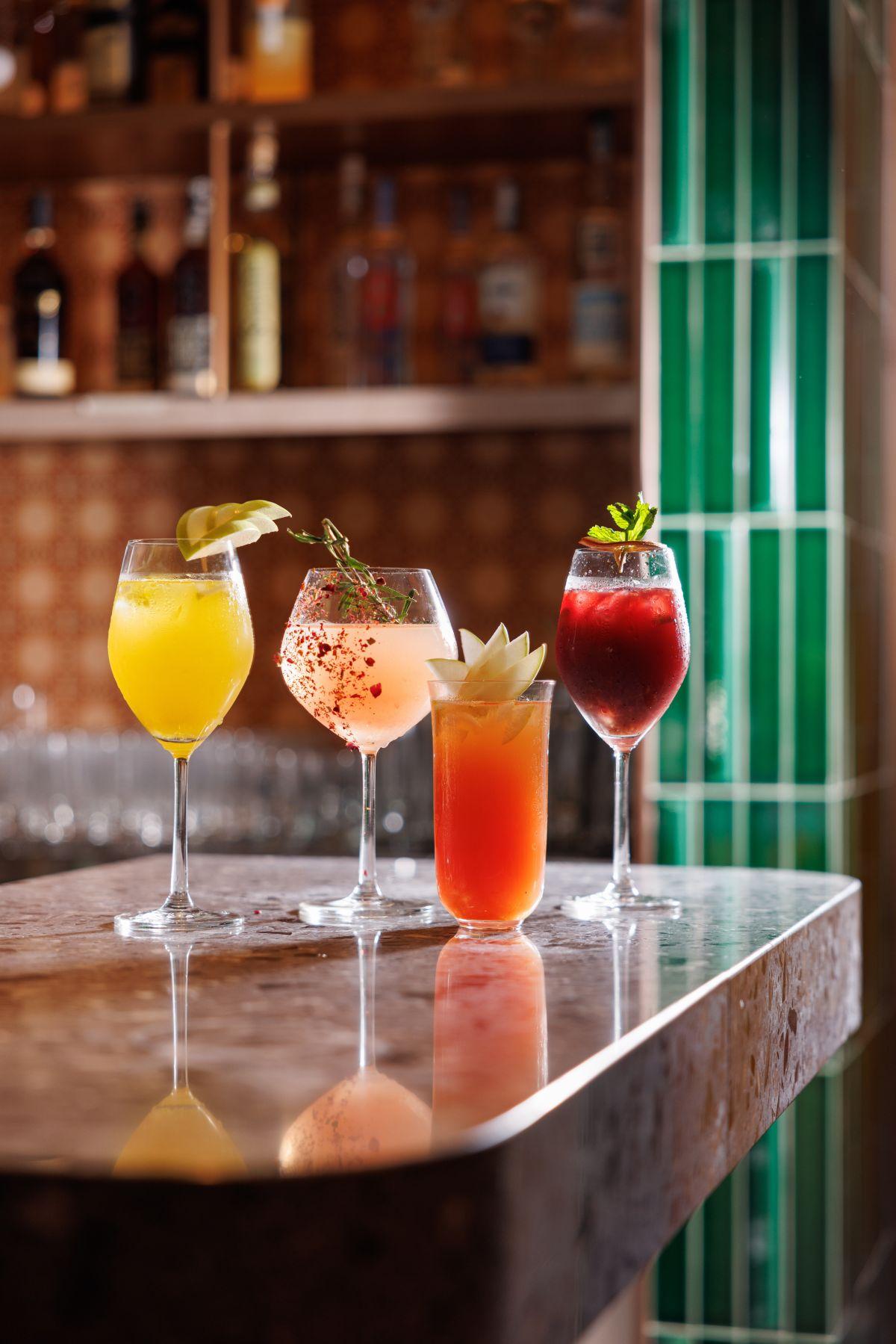 紅酒、桃紅酒、白酒Sangria、水果酒(大瓶裝及單杯裝)