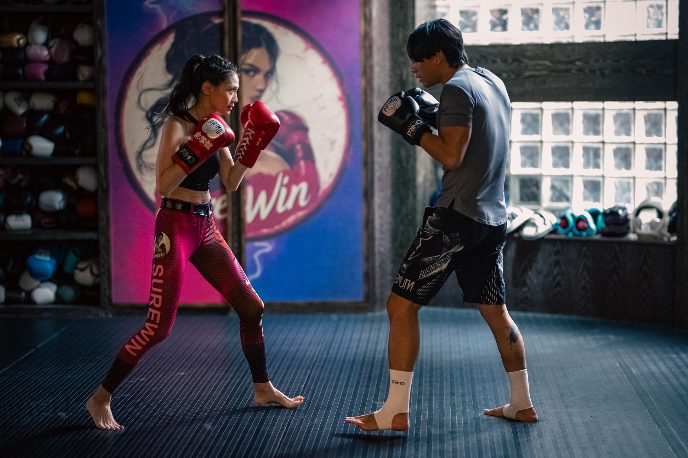 周秀娜在賀歲片《臨時決鬥》演女拳王,要上擂台打拳。(林靄怡攝)