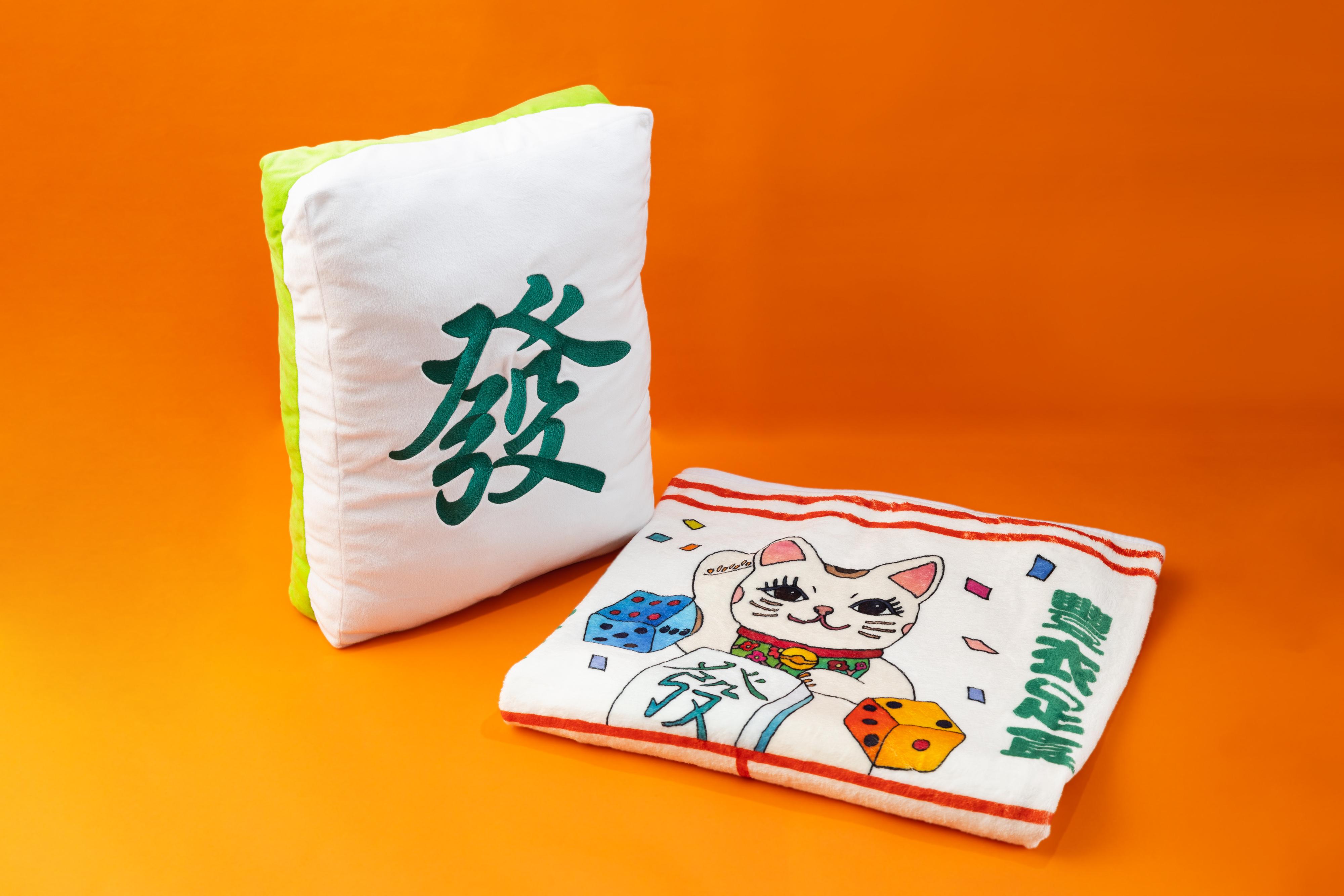 發財抱枕連毯子 $239