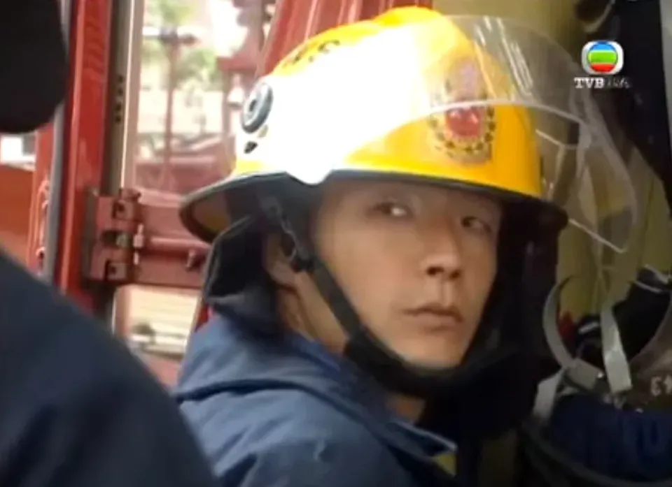 王喜在電視劇《烈火雄心》飾演消防員「駱天祐」而深入民心。(劇集截圖)