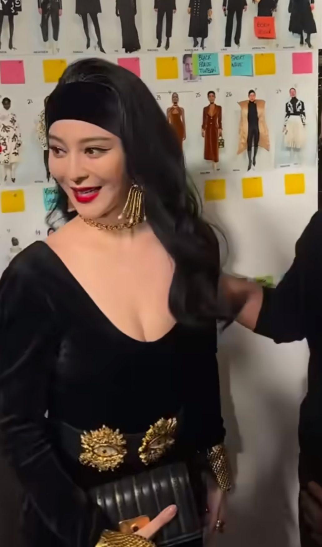 范冰冰風騷現身,不過一身造型令她再成網民取笑對象。