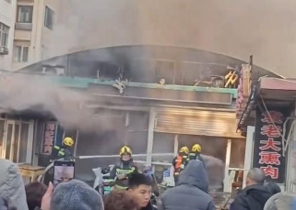 河北張家口菜市場火災,造死8死15傷(微博圖片)