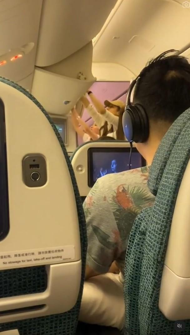 鍾嘉欣回加國坐經濟艙。