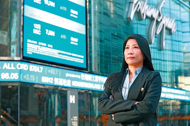 蔡家碧鼓勵市民投考輔警,可擴闊眼界。(《警聲》)