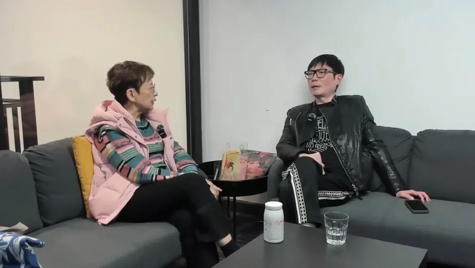 《貼地嫲嫲馮素波》影片截圖