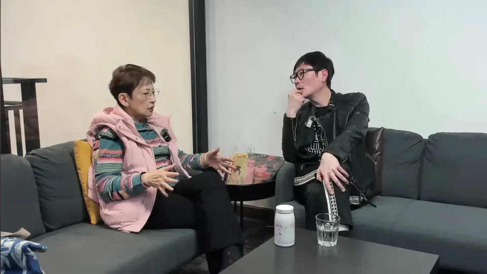 《貼地嫲嫲馮素波》影片截圖