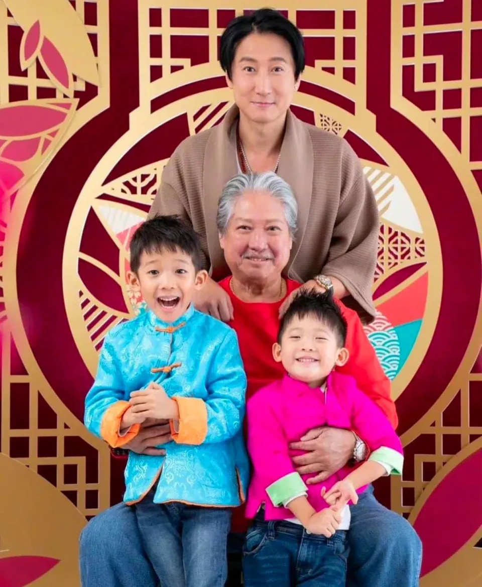 岀身於演藝世家