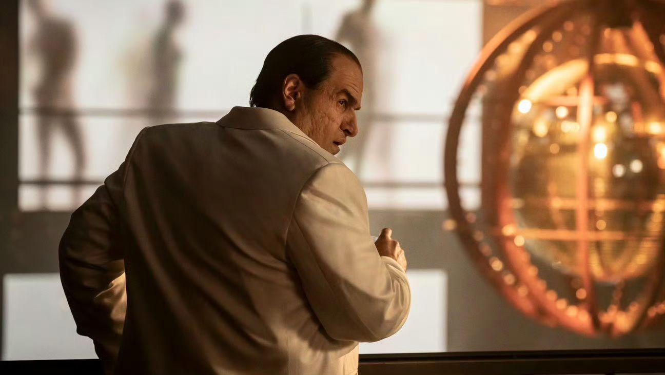 影帝哥連費路靠《企鵝人》封迷你劇及電視電影最佳男主角。