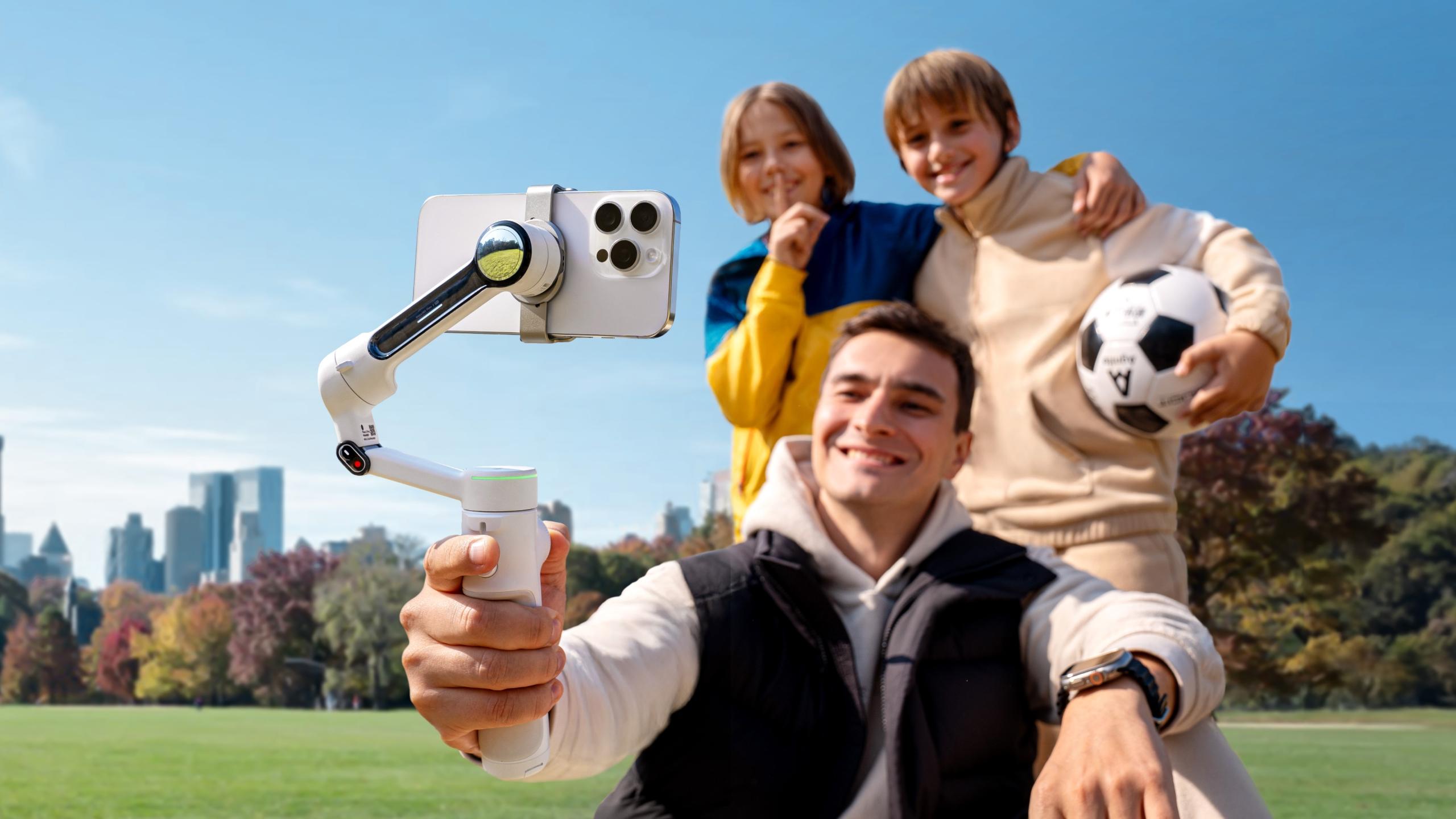 Insta360 Flow 2 Pro專為iPhone設計,可以內置相機及App控制使用。