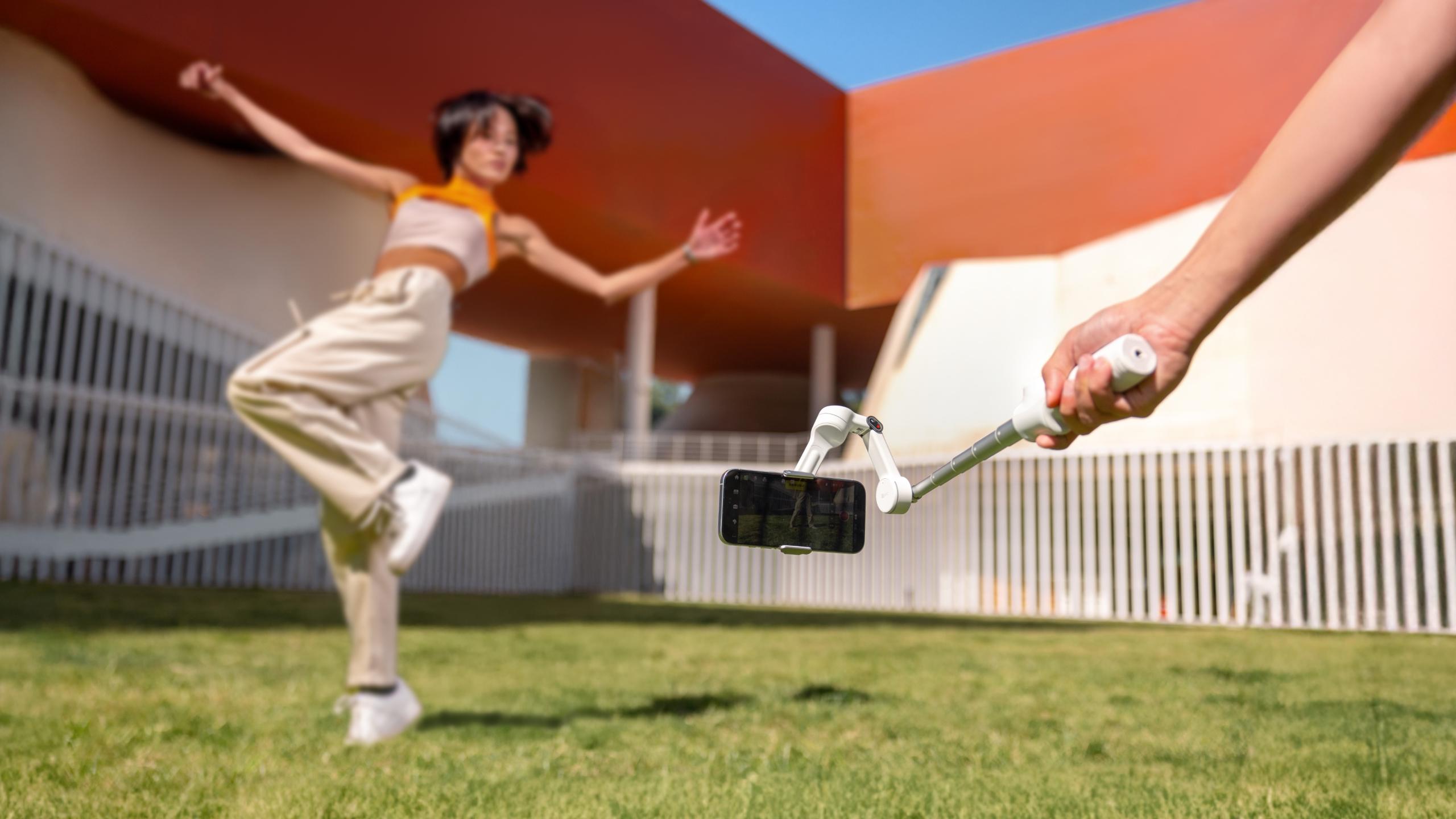 Insta360 Flow 2 Pro傾斜拍攝可以拍到不同角度及感覺。