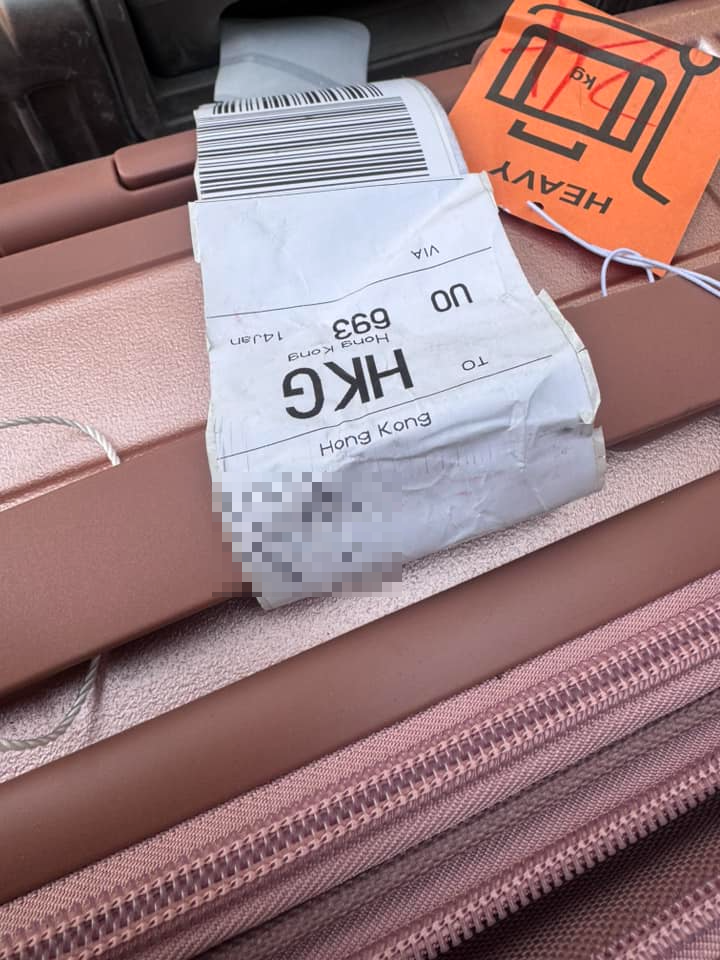 大埔空地出現13個行李箱驚傳異味,全來自香港快運東京抵港航班(大埔Tai Po Facebook圖片)