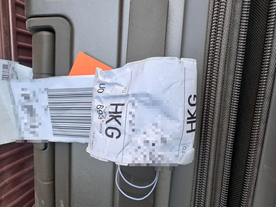 大埔空地出現13個行李箱驚傳異味,全來自香港快運東京抵港航班(大埔Tai Po Facebook圖片)