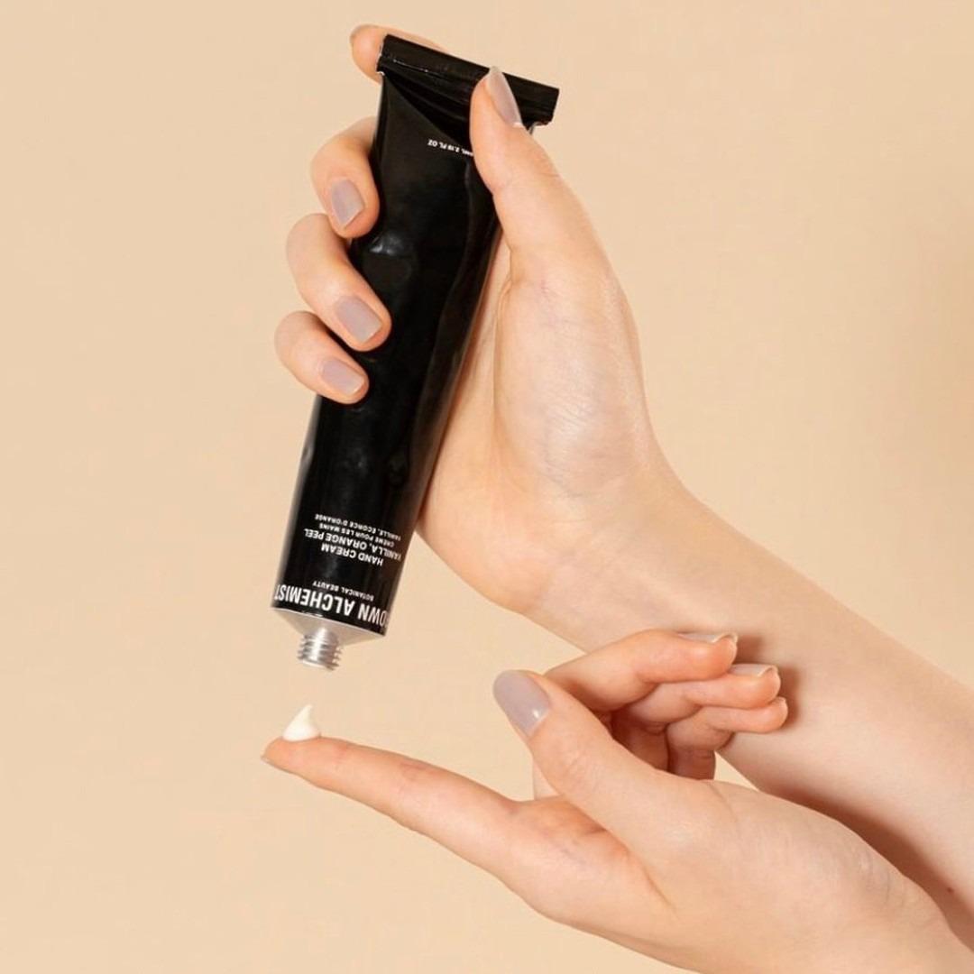 GROWN ALCHEMIST宣布推出亞洲首創的手部刮痧療程,針對數碼時代常見的手部疲勞問題。