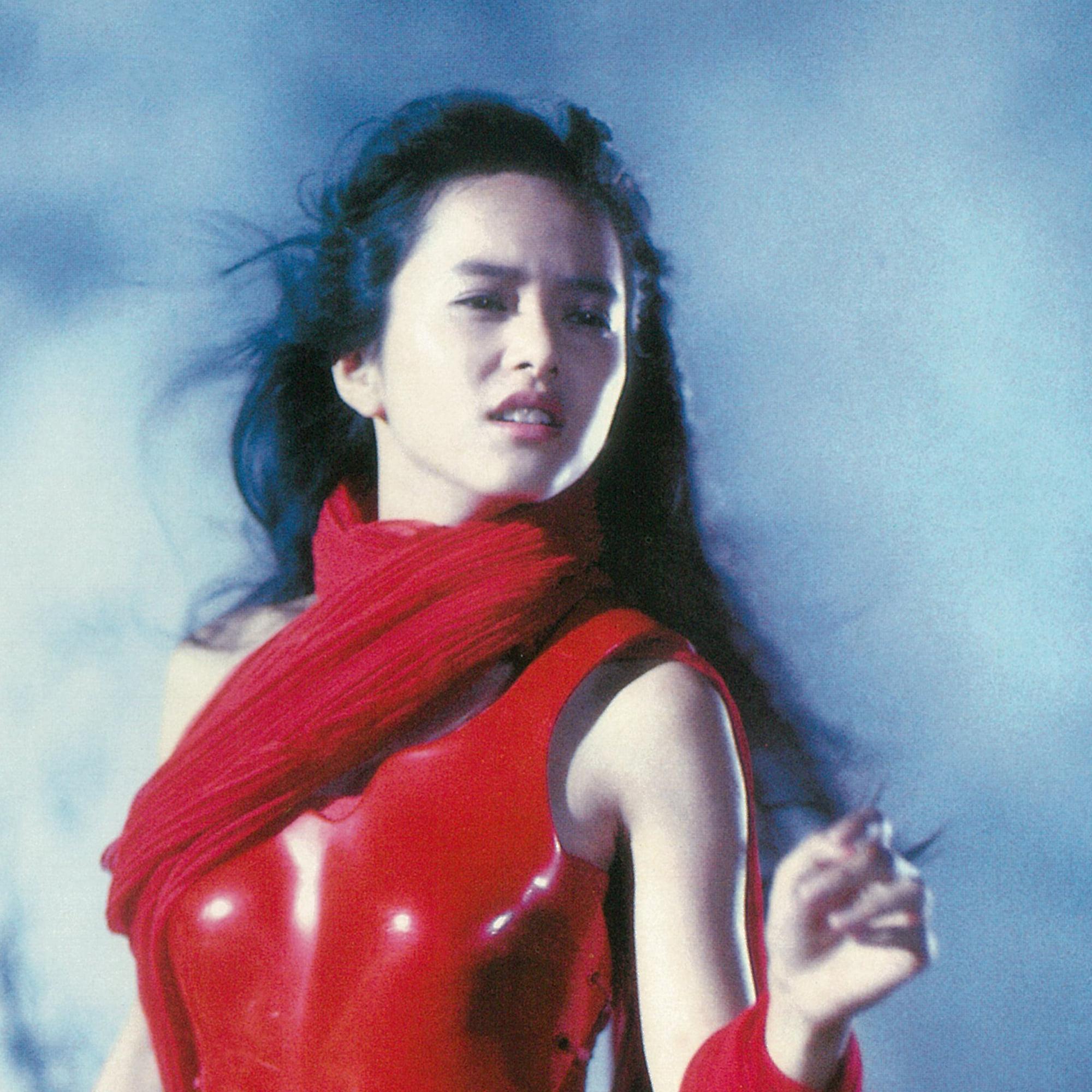 葉蘊儀當年到台灣宣傳唱片時,用國語介紹自己「19歲」卻講錯成「洗腳水」,因而被台媒封「洗腳水女神」。