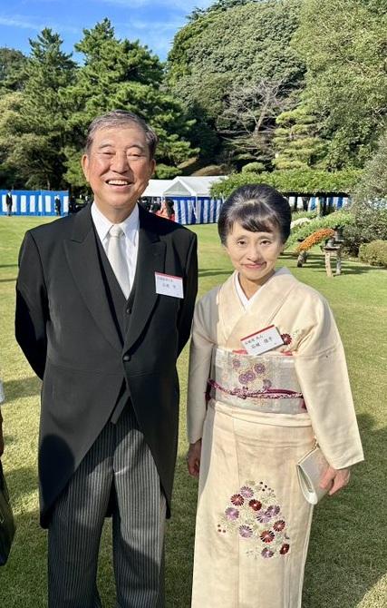 石破茂與妻子佳子。(互聯網)