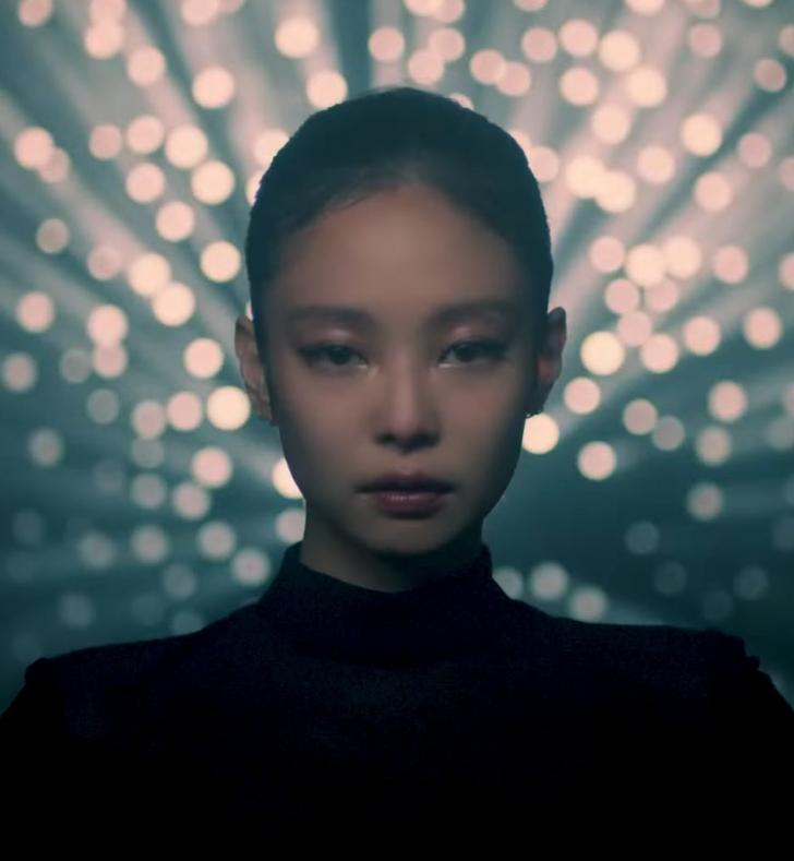 《Ruby》專輯的宣傳照,Jennie以文靜造型亮相。