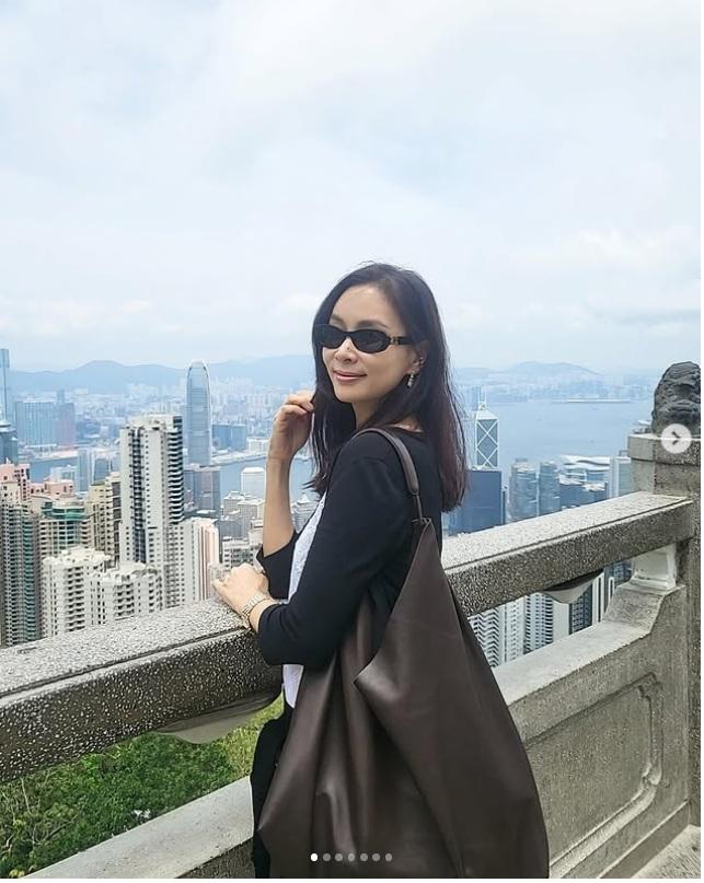 張東建的太太高素榮,亦有發布「為洛杉磯祈禱」的相片。