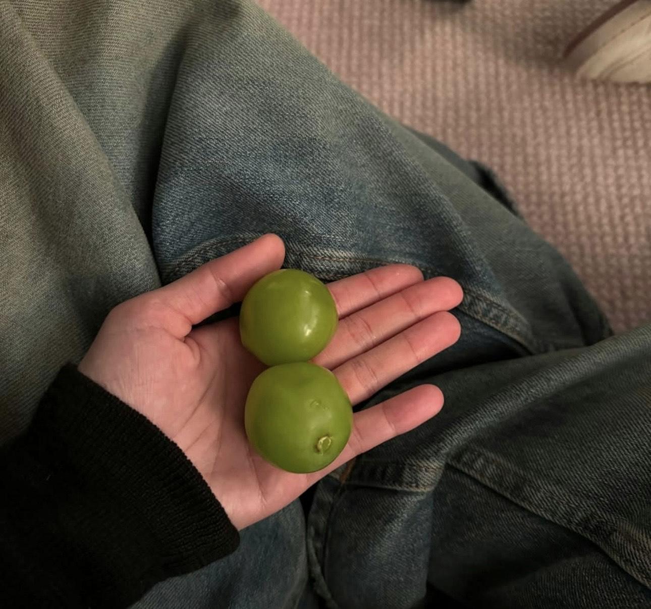 原來在除夕夜吃12粒提子是西班牙的傳統習俗,寓意未來12個月也會行好運。