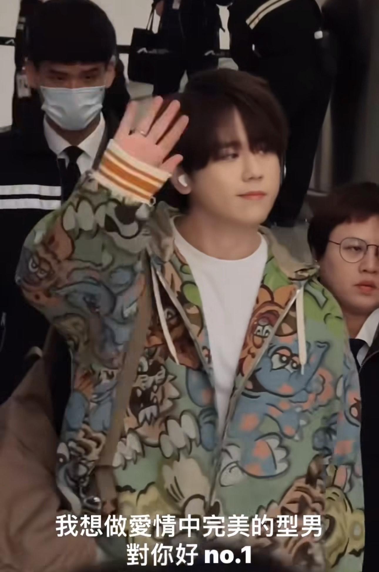 姜濤配上偶像羅志祥的歌曲《完美型男》及歌詞。